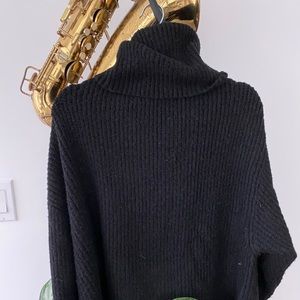 Turtle neck black sweater